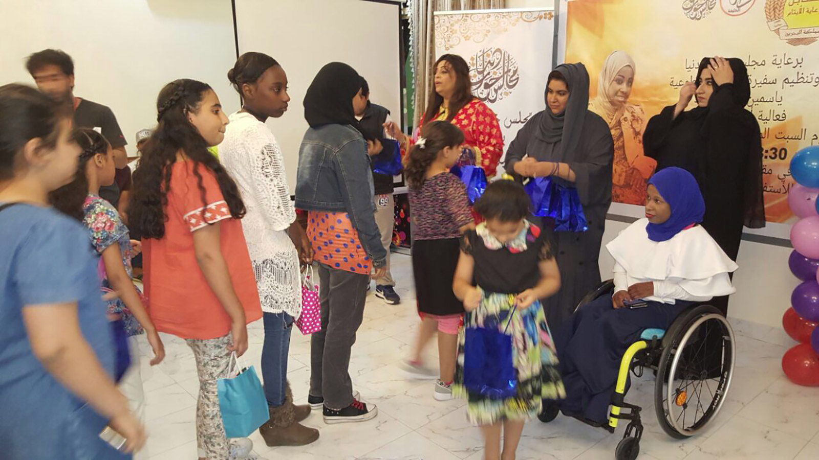 "خوات دنيا" وسفيرة التطوع يرفهان عن أيتام جمعية السنابل